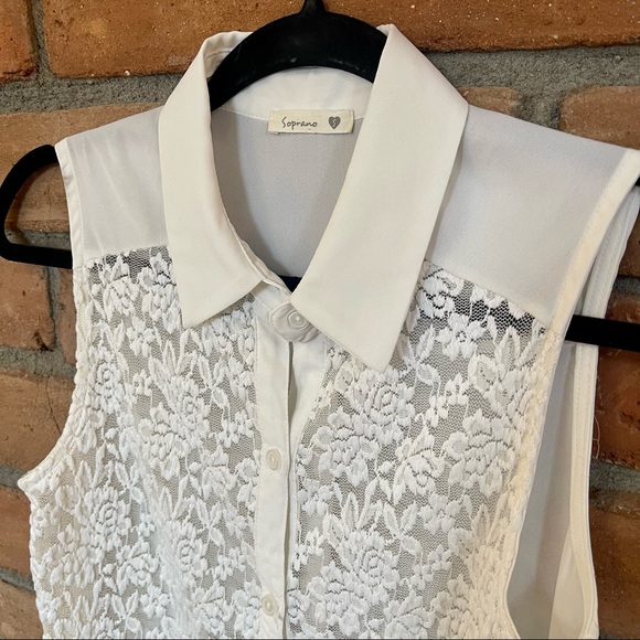 White lace front button down - Picture 2 of 8